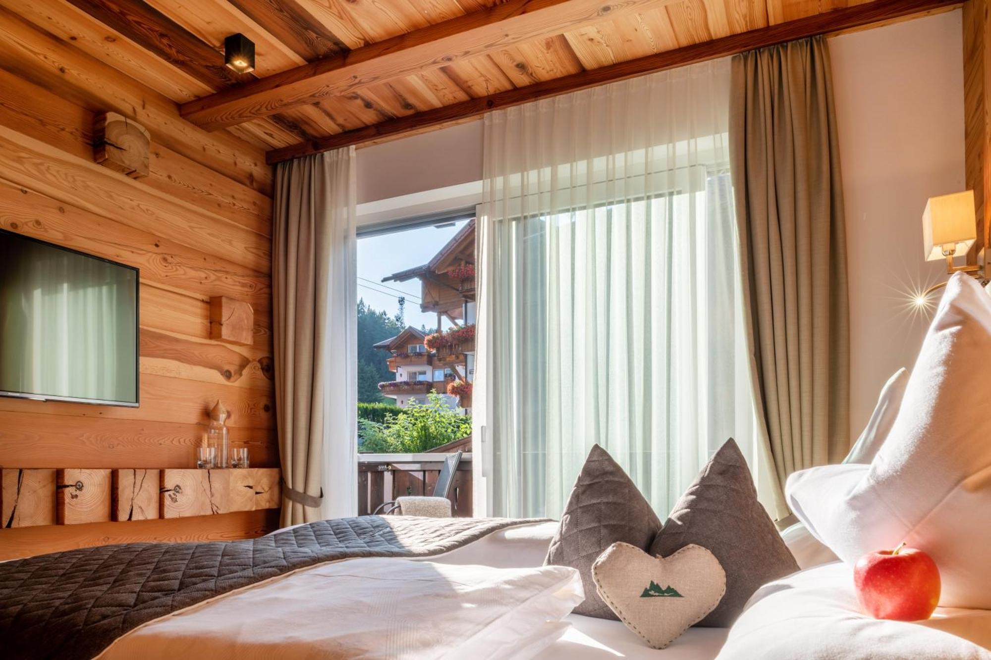 Готель Chalet Elisabeth Dolomites Alpin & Charme Сельва-ді-Валь-Гардена Екстер'єр фото