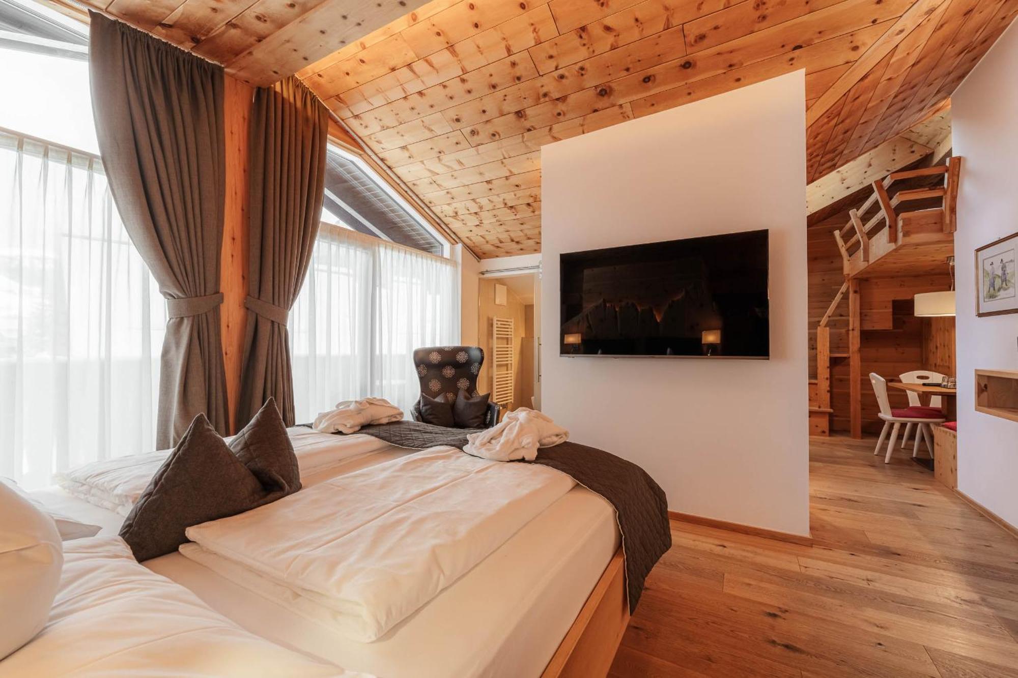 Chalet Elisabeth Dolomites Alpin & Charme Сельва-ді-Валь-Гардена Екстер'єр фото